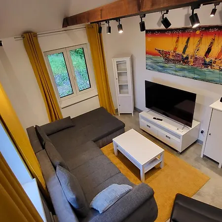 Pod Prasivou Apartment